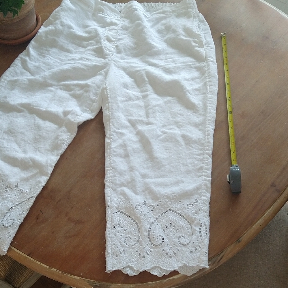 Chico's White Cropped Pants with Lace Detail